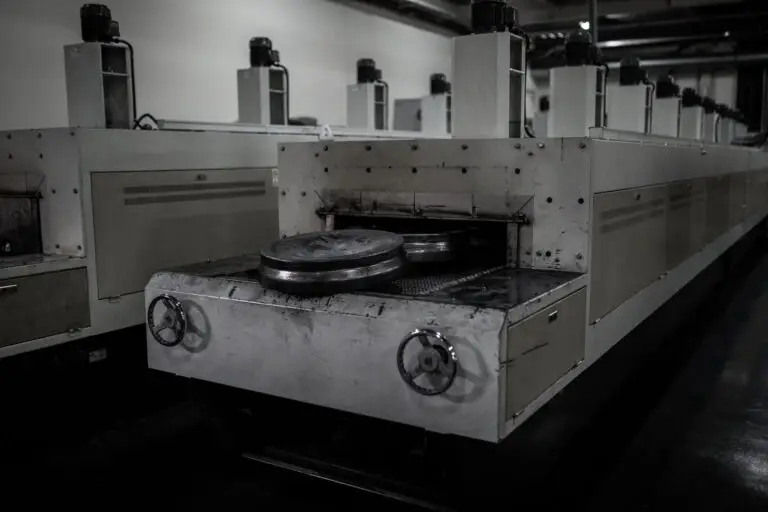 Flow forging oven