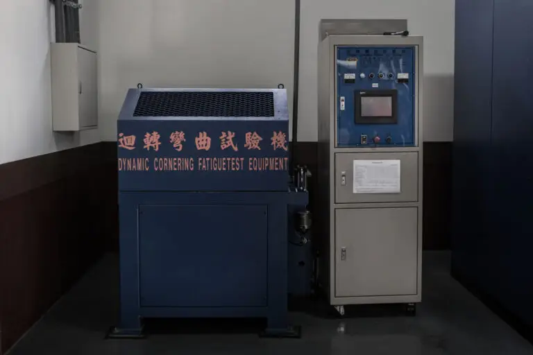 Dynamic cornering fatigue testing machine