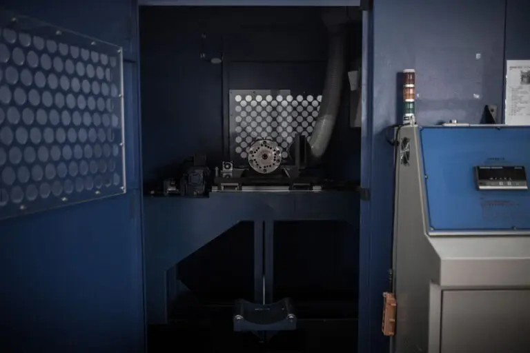 Inside the dynamic radial fatigue testing machine
